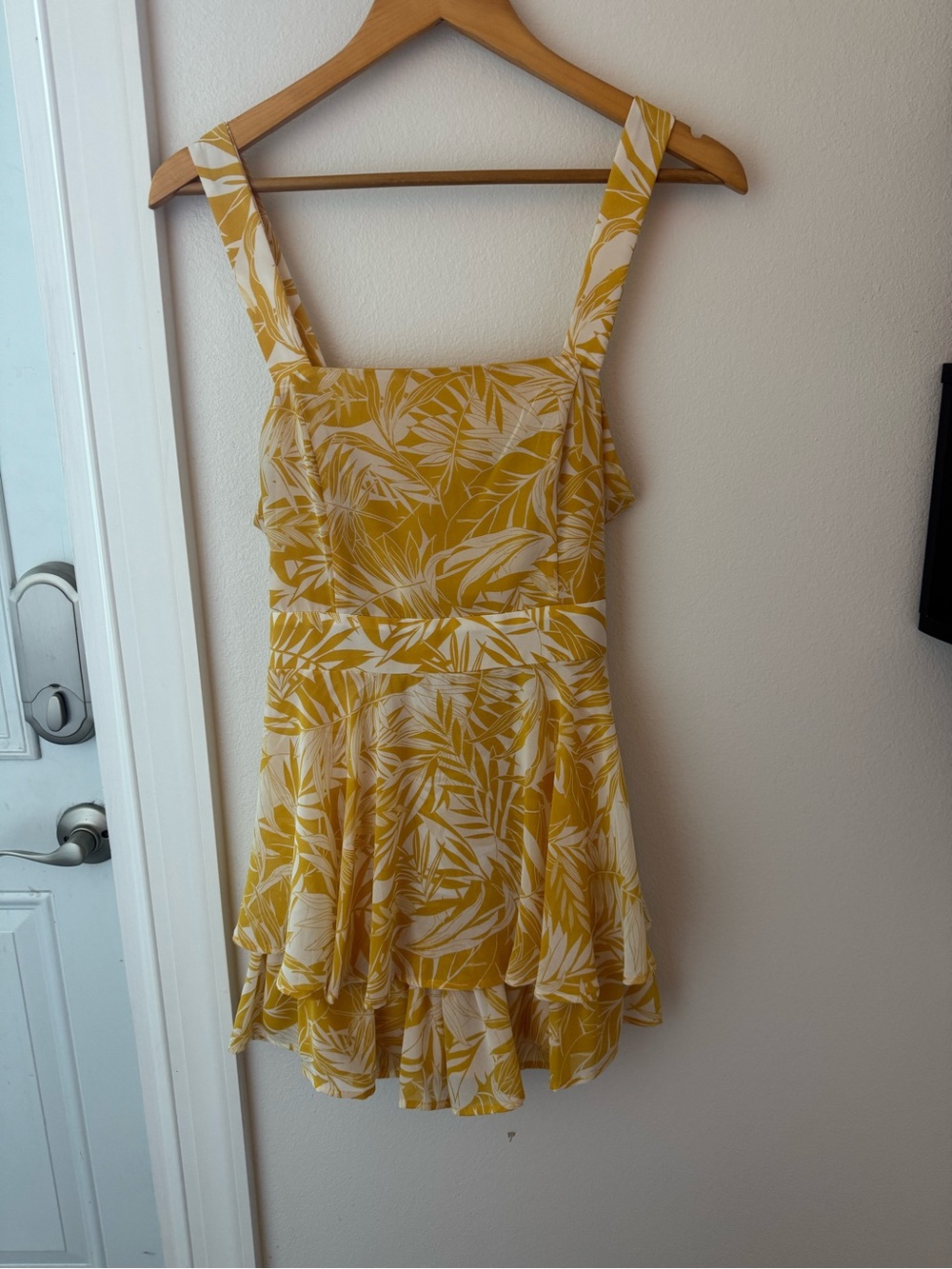 Blue Rain Yellow & White Leaf-Print Sundress Romper large